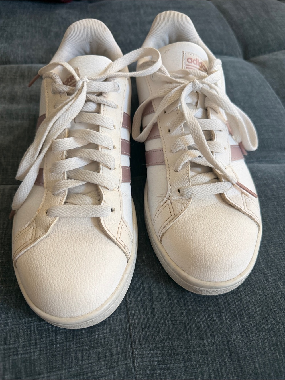 adidas Women’s White Cloudfoam Sneakers with Pink Stripes size 9.5